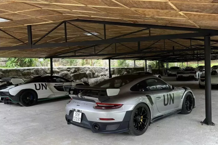 Trước đó, chúng tôi cũng đã ước tính số tiền mà ông Đặng Lê Nguyên Vũ tậu ôtô năm 2022, nhưng khi nghe chính chủ nhân bộ sưu tập xe này chia sẻ, không khỏi giật mình vì sự đam mê, chịu khó sưu tầm của ông.