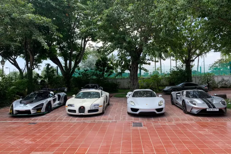 Mới đây, doanh nhân Đặng Lê Nguyên Vũ cầm lái siêu xe Audi R8 V10 Plus mới nhất tại Việt Nam xuống phố, mẫu xe này được ông mua từ năm ngoái. Ở lần này, Chủ tịch Trung Nguyên đã có những câu chuyện ngẫu hứng, nhưng đầy hấp dẫn được tiết lộ.