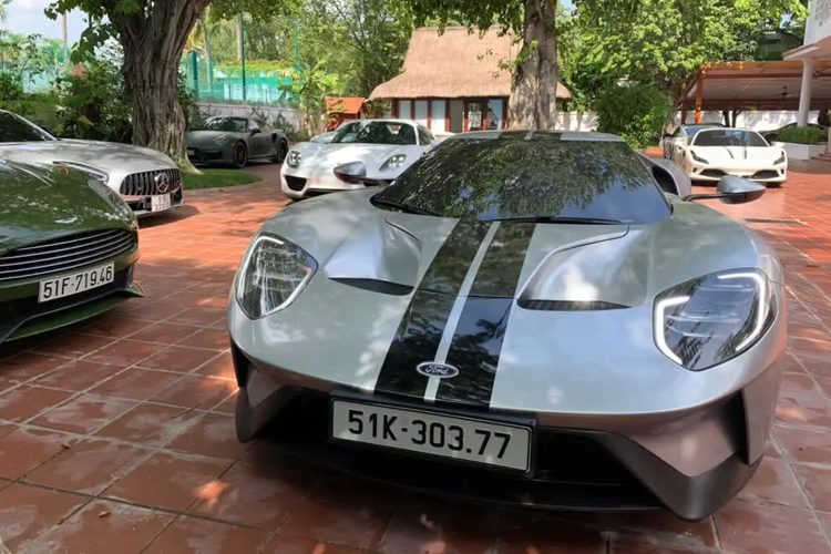 Ngoài ra còn có Mercedes-AMG GT R từng của Cường Đô-la, Mercedes-AMG GT R Pro mua mới, Ferrari 488 Pista Spider, Aston Martin Vantage 007 Edition bản số sàn chỉ có 25 chiếc sản xuất,Aston Martin Vantage F1 Edition, Aston Martin DBX707...