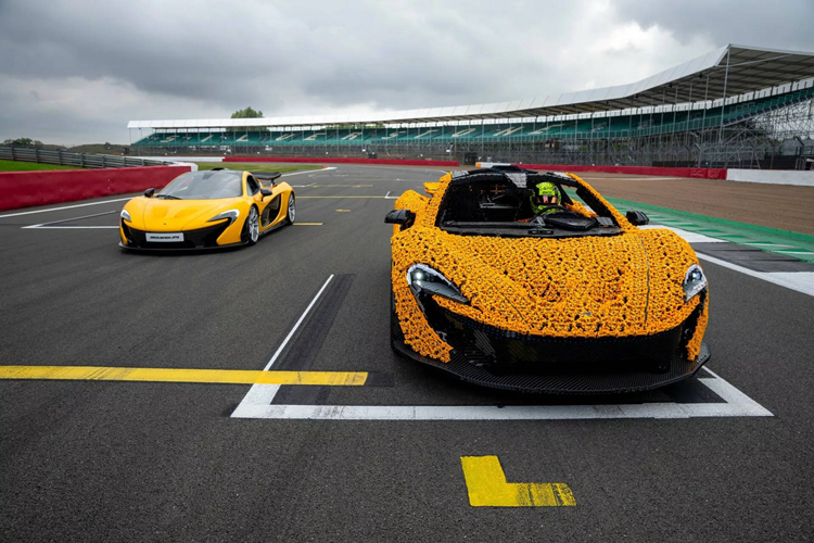 Để hoàn thành mô hình có tỷ lệ 1:1 của chiếc siêu xe McLaren P1 lego có thể chạy đường đua, đội ngũ Lego đã phải cử ra 23 nhân sự xuất sắc nhất của họ và phối hợp trực tiếp với McLaren Automotive, nhưng cũng phải cần đến khoảng 8.344 giờ làm việc (tương đương 11,4 tháng – tức là gần 1 năm trời) mới thực hiện xong.
