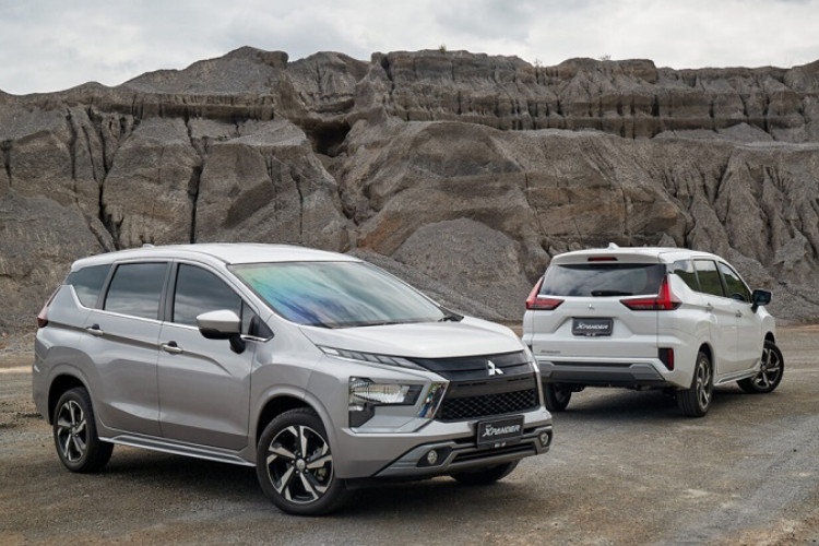 "Ưu đãi tại Thái Lan dành cho xe hybrid lớn hơn nhiều so với ở Indonesia. Do đó, giá bán của xe hybrid tại Thái Lan có thể ngang bằng với xe dùng động cơ đốt trong", ông Nakamura giải thích. Ưu đãi mà ông Nakamura nhắc đến chính là chính sách miễn thuế nhập khẩu dành cho các bộ phận chính của xe hybrid, áp dụng tại Thái Lan từ năm 2022 - 2025.