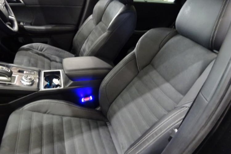 Cung cấp sức mạnh cho Mitsubishi Outlander PHEV 2024 khả năng cao vẫn là hệ truyền động PHEV cũ gồm động cơ 2.4L với 2 mô tơ điện và pin 20 kWh cho tổng công suất đạt 252 mã lực và mô-men xoắn 450 Nm.