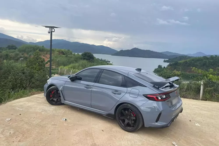 Chia sẻ này sau đó đã nhận được sự quan tâm rất lớn của cộng đồng mạng, bẵng đi 1 thời gian, Vin Trần lại có chia sẻ tiếp theo về chiếc xe Honda Civic Type R của mình, và lần này, anh quyết định bán lại chiếc xế cưng sau hơn nửa năm trải nghiệm.