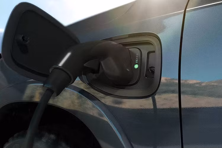 Tuy nhiên, Stellantis gần đây đã đẩy lùi thời điểm ra mắt sang đầu năm 2025, với cựu CEO Carlos Tavares khẳng định rằng họ không muốn vội vàng tung ra một mẫu xe quan trọng như vậy. Bây giờ, công ty đã đẩy lùi đối thủ Ford F-150 Lightning và Tesla Cybertruck đến tận năm 2026 và tiết lộ lý do thực sự đằng sau sự do dự của họ.