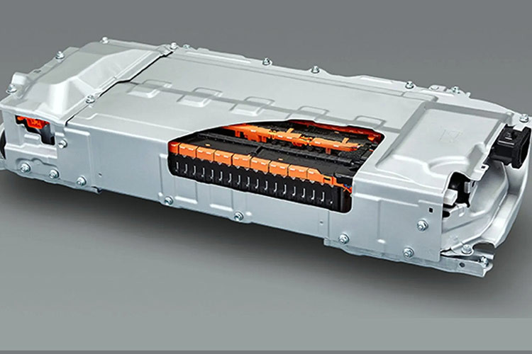 Nhờ yếu tố trên, các dòng xe Hyundai EREV có thể chạy tối đa hơn 1.000km mỗi lần sạc - con số cao gấp đôi mức thường thấy trên thị trường. Riêng với Hyundai Santa Fe EREV, xe ước tính chạy được 900km mỗi lần sạc vì trọng lượng và kích thước lớn của mình.