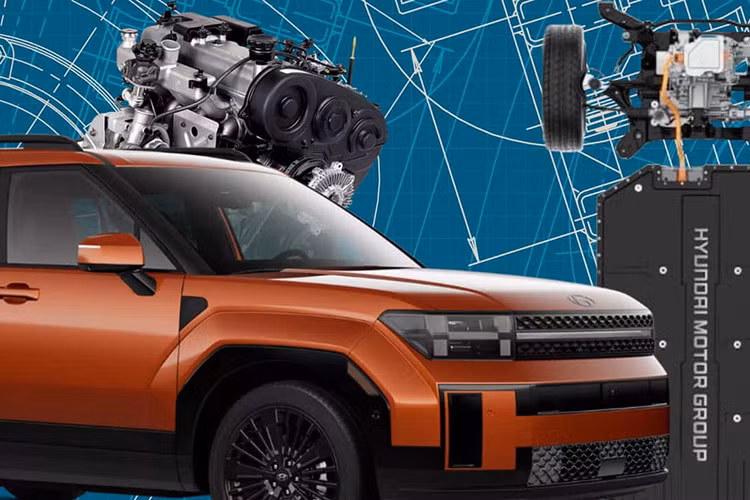 Ngoài các phiên bản được công bố sẽ ra mắt năm nay, thế hệ Hyundai SantaFe mới nhất sẽ có một phiên bản thuần điện dự kiến ra mắt vào năm 2025. Thông tin này được hé lộ tại sự kiện CEO Investor Day 2024, nơi Hyundai chia sẻ các kế hoạch tương lai của mình.