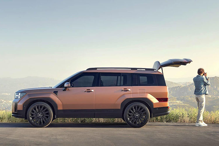 Với phiên bản Hyundai SantaFe 2025 tại Việt Nam, xe sẽ không còn máy dầu và chắc chắn cũng còn xa mới có bản thuần điện EREV vừa công bố.