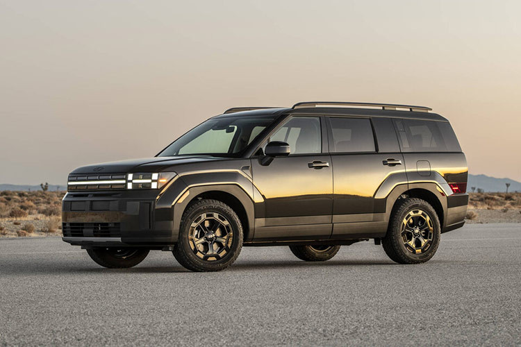 Các tư vấn bán hàng đại lý đã bắt đầu nhận đặt cọc cho thế hệ Hyundai SantaFe mới, với lịch ra mắt chính thức dự kiến rơi vào ngay giữa tháng 9, giao xe ngay từ cuối tháng với mức giá chưa được hé lộ.