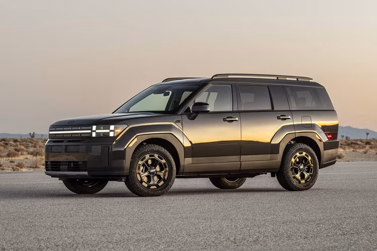 Các tư vấn bán hàng đại lý đã bắt đầu nhận đặt cọc cho thế hệ Hyundai SantaFe mới, với lịch ra mắt chính thức dự kiến rơi vào ngay giữa tháng 9, giao xe ngay từ cuối tháng với mức giá chưa được hé lộ.