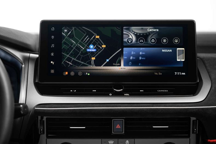 Không chỉ vậy, mẫu xe này còn có thêm camera quan sát toàn cảnh 360 độ hiển thị 3 chiều, cho phép người lái quan sát môi trường xung quanh xe từ mọi góc độ, bao gồm cả trên nóc.