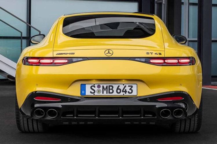 Motor1 dự đoán giá của mẫu coupe này sẽ thấp hơn đáng kể so với mẫu GT55 cao cấp hơn (giá 136.050 USD - 3,36 tỷ đồng) và ngang ngửa với mẫu SL43 dùng chung động cơ (giá 111.050 – 2,74 tỷ đồng).