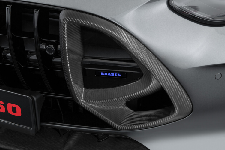 Hệ thống ống xả này tối ưu hóa khả năng cung cấp công suất của động cơ V8 và cung cấp khả năng quản lý âm thanh chủ động giữa chế độ “Coming Home” và âm thanh V8 đặc biệt mạnh mẽ đạt được nhờ van xả điều khiển điện tử.