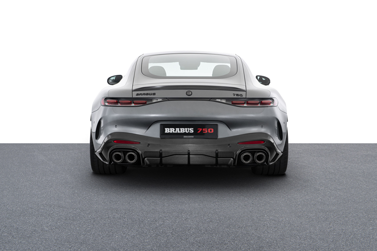 Đối với những khách hàng yêu thích gói độ này, thương hiệu Brabus cũng cung cấp các tùy chọn cá nhân hóa cho chiếc xe độ. Đối với chiếc xe độ sẵn có, mức giá xe Brabus 750 bán ra từ 318,431 Euro.