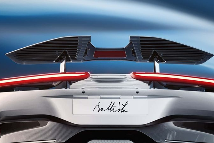 Cuối cùng, gói pin 120 kWh được cho là cung cấp cho chiếc siêu xe độc bản này phạm vi di chuyển lên tới hơn 500 km. Pininfarina Battista Targamerica sẽ được trưng bày tại sự kiện siêu xe diễn ra ở The Quail, cùng với chiếc B95 Gotham lấy cảm hứng từ Batman.