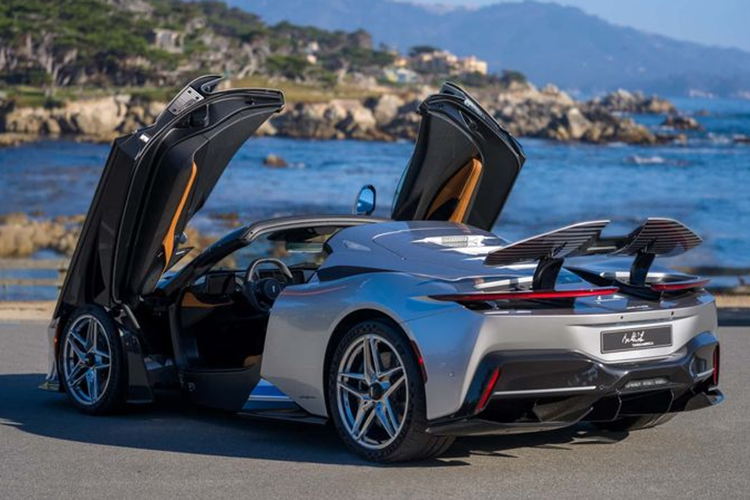 Ngay sau sự kiện này, chiếc xe độc nhất này sẽ được giao cho chủ sở hữu. Mức giá bán của chiếc siêu xe mui trần này không được tiết lộ, tuy nhiên, con số chắc chắn cao hơn mức 2 triệu USD (khoảng 50 tỷ VNĐ) của Battista bản coupe.