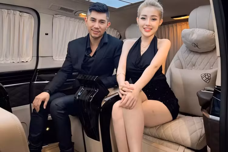 Sau khi đã sở hữu siêu xe Maserati MC20 mui trần đầu tiên và duy nhất Việt Nam cùng 1 số mẫu xe khác, cặp đôi Ngân 98 và Lương Bằng Quang đã tiếp tục chơi lớn khi tậu thêm xế khủng, lần này là chiếc xe được mệnh danh chuyên cơ mặt đất.