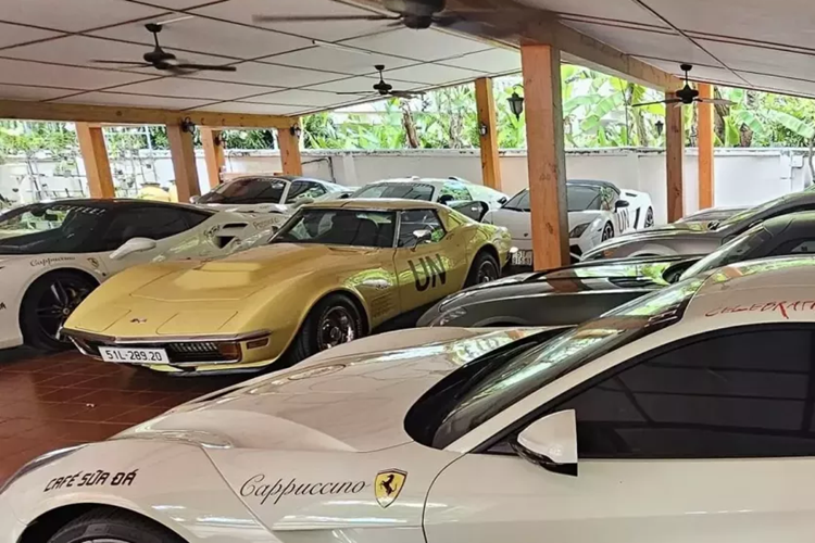 Trong garage toàn siêu xe của vua cà phê Việt mới đây đã khiến nhiều dân chơi xe thích thú với chiếc xe Chevrolet Corvette C3 Stingray, nó không hề thua kém các mẫu xe Ferrari, Aston Martin, Lamborghini xếp đầy trong garage xe, bởi 1 phần thiết kế xe quá đẹp, và ngoại thất màu vàng Daytona Yellow vô cùng thời trang, dù xe đã ra mắt 50 năm.