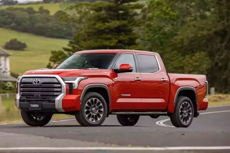 Tình yêu của Úc với những chiếc xe bán tải lớn tiếp tục với sự ra mắt của Toyota Tundra 2025 mới. Nó gia nhập danh sách ngày càng dài các xe tải ra mắt tại Down Under trong những năm gần đây, bao gồm Ram 1500, Ford F-150 và Chevrolet Silverado.