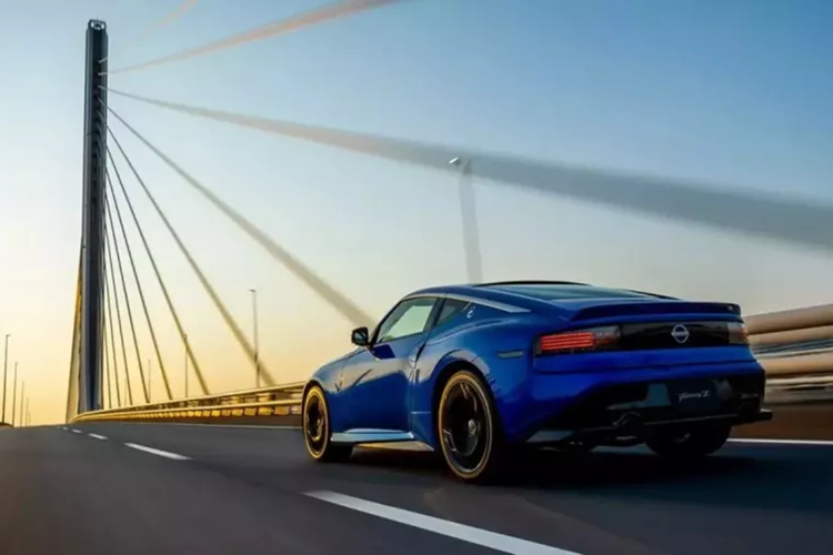 Những người theo chủ nghĩa thuần túy có thể cho rằng nó không hoàn toàn tái hiện được sự huyền bí của Midnight Purple II của Nissan R34 GT-R, nhưng việc đưa nó vào vẫn mang lại cảm giác như một sự tôn trọng đối với di sản của Nissan.