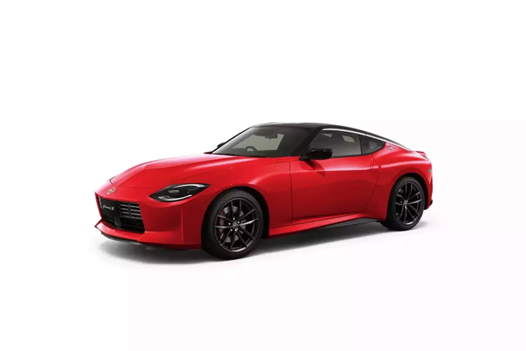 Nâng cấp nội thất chỉ giới hạn ở chức năng gọi SOS mới. Chỉ cần chạm vào một nút, tài xế có thể nói chuyện với tổng đài viên trong trường hợp khẩn cấp. Chức năng này cũng tự động được kích hoạt khi túi khí được triển khai, chia sẻ vị trí của xe với các dịch vụ khẩn cấp.