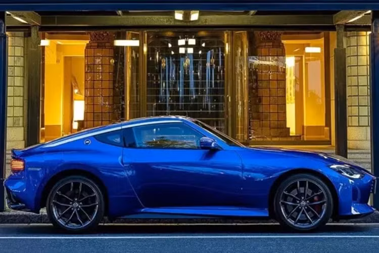 Mặc dù bản cập nhật của mẫu xe thể thao Nissan Z 2025 có thể không quá nhiều điểm mới, nhưng sự trở lại của Nissan Z 2025 bản Midnight Purple—một sắc thái phổ biến của GT-R—đã chiếm hết sự chú ý.