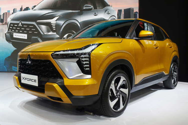 So với Xforce, Toyota Yaris Cross không đa dạng phiên bản, chỉ có bản Xăng (650 triệu đồng) và Hybrid (765 triệu đồng). Tuy nhiên ngay từ biến thể Xăng, Yaris Cross đã có gói công nghệ an toàn chủ động Toyota Safety Sense.