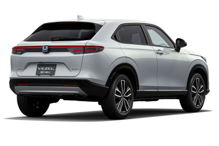 Cả hai động cơ đều đi với hộp số tự động biến thiên vô cấp CVT và hệ dẫn động cầu trước. Đáng tiếc là thời điểm ra mắt và giá bán của Honda HR-V mới tại Việt Nam chưa được hé lộ. Hiện mẫu xe này có 3 phiên bản và giá bán từ 699 - 871 triệu đồng, khá cao trong phân khúc SUV cỡ B.