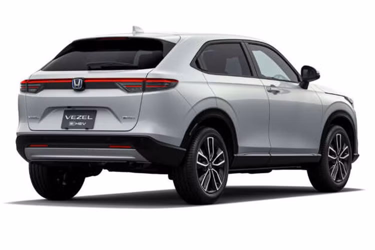 Cả hai động cơ đều đi với hộp số tự động biến thiên vô cấp CVT và hệ dẫn động cầu trước. Đáng tiếc là thời điểm ra mắt và giá bán của Honda HR-V mới tại Việt Nam chưa được hé lộ. Hiện mẫu xe này có 3 phiên bản và giá bán từ 699 - 871 triệu đồng, khá cao trong phân khúc SUV cỡ B.