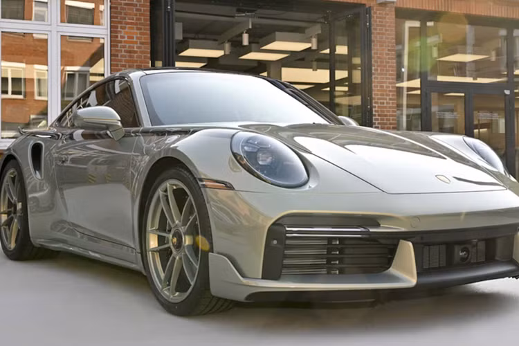 Thương hiệu cho biết hiện nay số tùy chọn tùy chỉnh trên siêu xe Porsche 911 Turbo S đã tăng gấp đôi so với năm 2012 với hơn 1.000 tùy chọn bổ sung có sẵn trên tất cả các kiểu dáng hay các dòng xe.