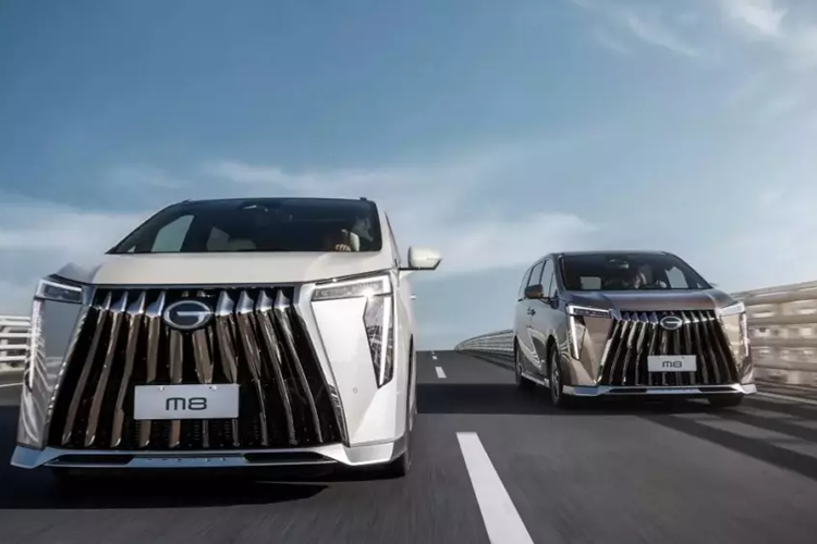 GAC là tập đoàn xe Trung Quốc mới ra mắt thị trường Việt Nam vào hồi tháng 8/2024. Hiện GAC đang bán 3 mẫu xe ở Việt Nam, bao gồm M6 Pro, M8 và GS8. Nếu như GAC M6 Pro là MPV cỡ trung thì M8 là MPV cỡ lớn và GS8 là SUV cỡ lớn. So với M6 Pro, GAC M8 và GS8 có giá cao hơn đáng kể. Giá bán của hai mẫu xe này lần lượt là 1,699 - 2,199 tỷ đồng và 1,269 - 1,369 tỷ đồng.