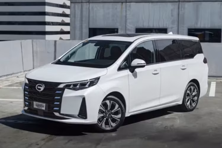 Với dòng xe GAC M8, xe có khuyến mãi gồm miễn phí dán phim cách nhiệt Ice Cool trị giá 19 triệu đồng và giảm 10 triệu đồng tiền mặt cho 2 phiên bản GL, GT. Riêng GAC GS8 sẽ được tặng kèm phim cách nhiệt Ice Cool trị giá 19 triệu đồng và 1 năm bảo hiểm vật chất.