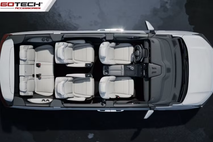 Bảng đồng hồ kỹ thuật số LCD 12,3 inch, màn hình cảm ứng trung tâm 14,6 inch, hỗ trợ kết nối Apple CarPlay/Android Auto, hệ thống âm thanh 8 loa, đèn viền trang trí nội thất đa sắc, điều hòa tự động 3 vùng độc lập với hệ thống khuếch tán mùi hương và cửa sổ trời kép.