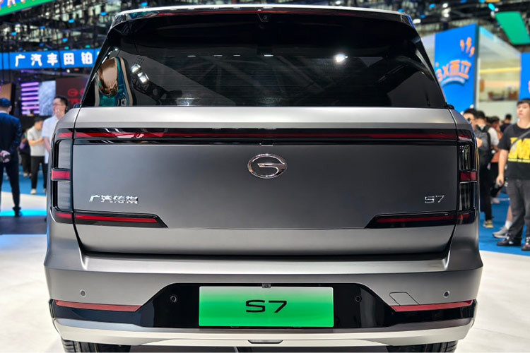 Khi ngành công nghiệp ôtô Trung Quốc chuyển sang năng lượng mới, Trumpchi giới thiệu thế hệ xe PHEV mới. Mẫu SUV GAC Trumpchi S7 là mẫu xe năng lượng mới đầu tiên của thương hiệu này.