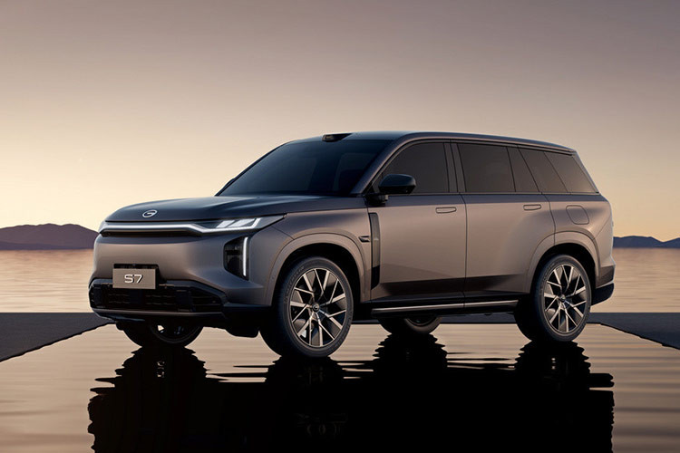 Snapdragon 8295 SOC từ Qualcomm cung cấp năng lượng cho hệ thống thông tin giải trí của Trumpchi S7. GAC Trumpchi S7 sẽ gia nhập thị trường Trung Quốc vào nửa đầu năm 2025. Mức giá xe GAC Trumpchi S7 2025 vẫn chưa được tiết lộ.