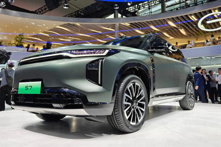Vào ngày 15/11 vừa qua, mẫu xe SUV năm chỗ GAC Trumpchi S7 2025 mới đã được giới thiệu tại Triển lãm ô tô Quảng Châu 2024, Trung Quốc. Tuy nhiên, lễ ra mắt chính thức sẽ diễn ra vào nửa đầu năm sau. 