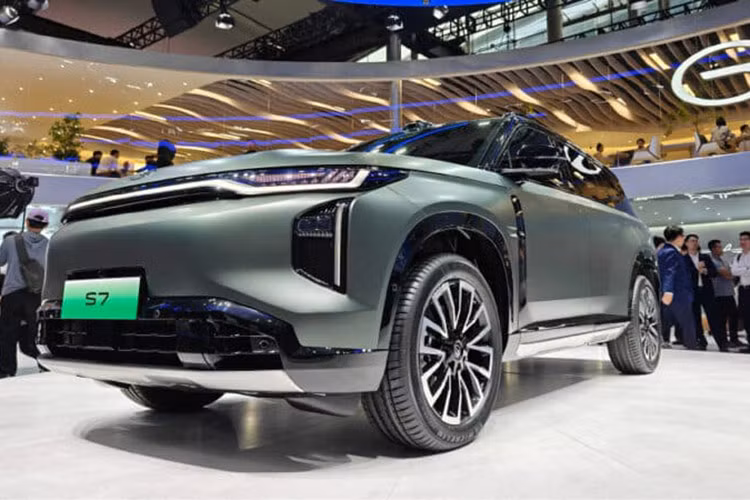 Vào ngày 15/11 vừa qua, mẫu xe SUV năm chỗ GAC Trumpchi S7 2025 mới đã được giới thiệu tại Triển lãm ô tô Quảng Châu 2024, Trung Quốc. Tuy nhiên, lễ ra mắt chính thức sẽ diễn ra vào nửa đầu năm sau. 