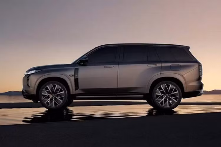 Một tính năng khác của GAC Trumpchi S7 là hệ thống lái tự động L2++. Nó hỗ trợ Navigation On Autopilot mà không cần bản đồ HD. Điều đó có nghĩa là hệ thống AD của Trumpchi S7 có thể hoạt động ở bất kỳ nơi nào tại Trung Quốc.