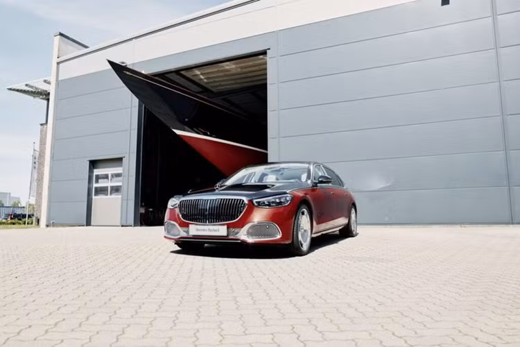Mức giá xe Mercedes-Maybach S 680 độc bản này hiện không được công bố. Tại Việt Nam, những chiếc xe siêu sang Mercedes-Maybach S 680 bản thường có giá khởi điểm từ 16 tỷ đồng.