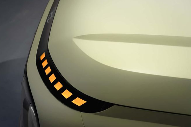 Bên cạnh đó, công nghệ an toàn cũng là điểm thu hút của mẫu CUV điện này với các tính năng tiêu biểu như hỗ trợ lái trên cao tốc, hỗ trợ giữ làn đường và hệ thống kiểm soát hành trình thích ứng dựa trên hệ thống định vị.