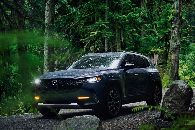  Mazda CX-50 Dù mới chỉ ra mắt từ năm 2023, tuy nhiên mẫu xe SUV Mazda CX-50 đã nhanh chóng thu hút sự chú ý của khách hàng bởi vẻ ngoài bóng bẩy và không gian nội thất hiện đại.