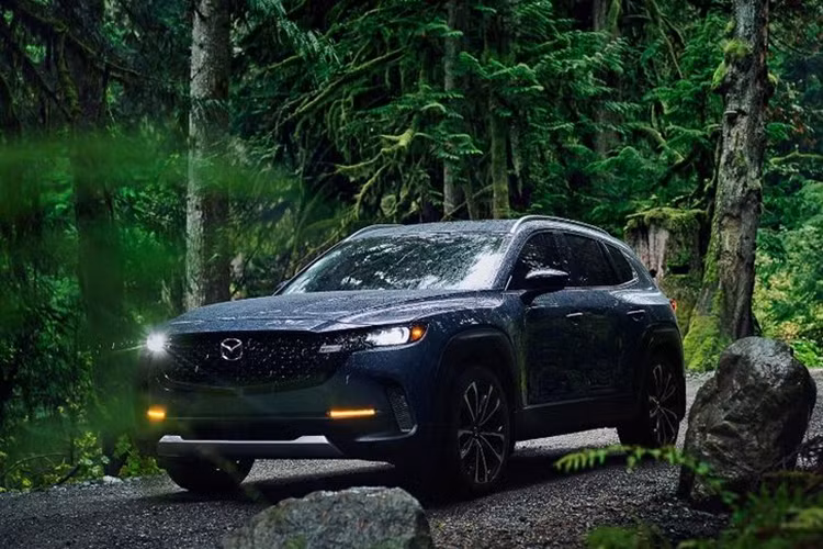  Mazda CX-50 Dù mới chỉ ra mắt từ năm 2023, tuy nhiên mẫu xe SUV Mazda CX-50 đã nhanh chóng thu hút sự chú ý của khách hàng bởi vẻ ngoài bóng bẩy và không gian nội thất hiện đại.