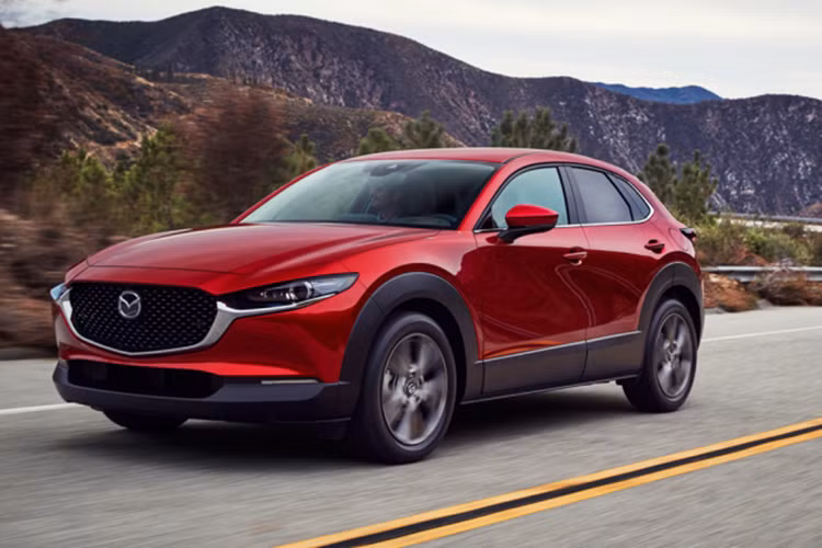 Về an toàn, Mazda CX-30 cũng sở hữu nhiều tính năng hiện đại như cảnh báo phương tiện cắt ngang phía trước (FCTA) kết hợp hỗ trợ phanh (FCBS), hỗ trợ phanh khẩn cấp phía sau (RCBS) và hệ thống giám sát người lái (DMS)…