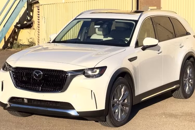  Mazda CX-90 Mẫu xe SUV CX-90 trình làng vào hồi tháng 2/2023 tại Mỹ. Được giới thiệu là mẫu xe cao cấp nhất trong dải sản phẩm của Mazda, CX-90 sở hữu ngoại hình thanh lịch và hàng tá trang bị hiện đại bậc nhất phân khúc.