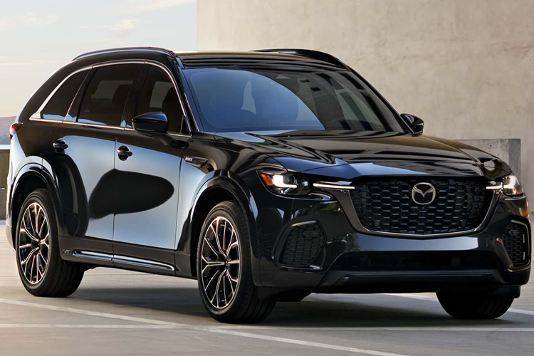 Về mặt an toàn, xe được tích hợp nhiều hệ thống hỗ trợ người lái bao gồm Kiểm soát hành trình bằng radar Mazda với tính năng Stop&amp;Go; cảnh báo điểm mù, hỗ trợ giữ làn đường; cảnh báo chệch làn đường, cảnh báo sự chú ý của người lái xe, hỗ trợ phanh thông minh, cảnh báo phương tiện cắt ngang phía sau và màn hình quan sát phía sau.