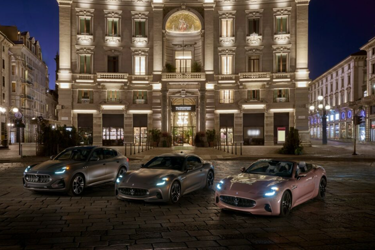 Xe sẽ được trang bị một bộ “DC Booster” tích hợp, cụ thể hơn thiết bị này như một bộ chuyển đổi DC-DC có khả năng biến điện áp thấp hơn thành hơn 800 volt cần thiết để sạc gói Folgore. Mẫu xe điện có khả năng vận hành khoảng 447 km mỗi lần sạc.