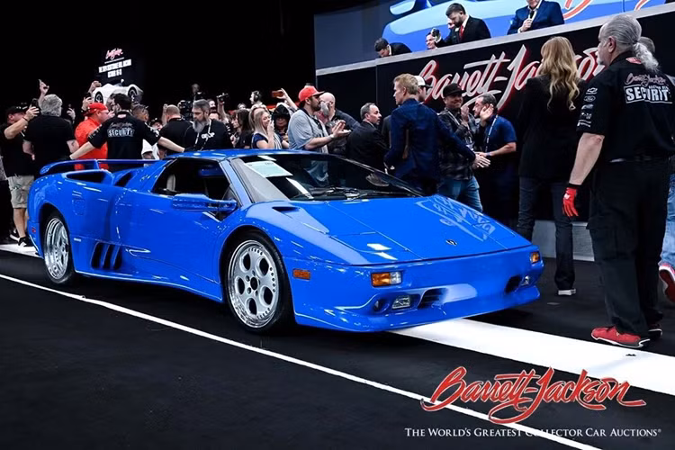 Tại sự kiện đấu giá Scottsdale 2024 của Barrett-Jackson vào tháng 1 năm nay, chiếc siêu xe Lamborghini Diablo VT Roadster của ông Donald Trump đã được bán thành công với số tiền 1,1 triệu USD (tương đương khoảng hơn 25 tỷ đồng).