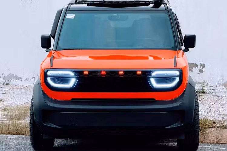 Từ độ cửa sổ trời, thay đèn, dán đổi màu, lên tem cho đến độ body kit, đã được nhiều chủ xe VinFast VF3 thực hiện, nhưng không phải bản độ nào cũng đẹp, giá thành ổn, vì thế, việc 1 chủ xe VinFast VF3 mới đây chia sẻ bản độ của mình đã thu hút sự chú ý.