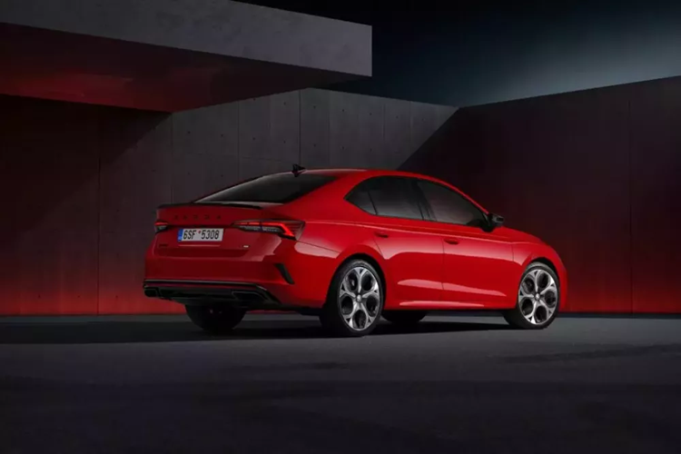 Giá xe Skoda Octavia 2024 hiện chưa được công bố, đây sẽ là đối thủ cạnh tranh với Toyota Corolla Altis và Hyundai Elantra khi về Việt Nam. Theo tiết lộ của Skoda, trong năm nay, hãng sẽ ra mắt 2 xe cỡ B mới ở Việt Nam, bao gồm 1 mẫu SUV và 1 mẫu sedan. Hai mẫu xe này chính là Skoda Kushaq và Slavia.