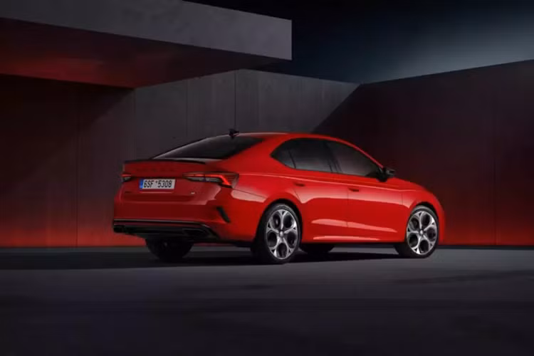 Giá xe Skoda Octavia 2024 hiện chưa được công bố, đây sẽ là đối thủ cạnh tranh với Toyota Corolla Altis và Hyundai Elantra khi về Việt Nam. Theo tiết lộ của Skoda, trong năm nay, hãng sẽ ra mắt 2 xe cỡ B mới ở Việt Nam, bao gồm 1 mẫu SUV và 1 mẫu sedan. Hai mẫu xe này chính là Skoda Kushaq và Slavia.