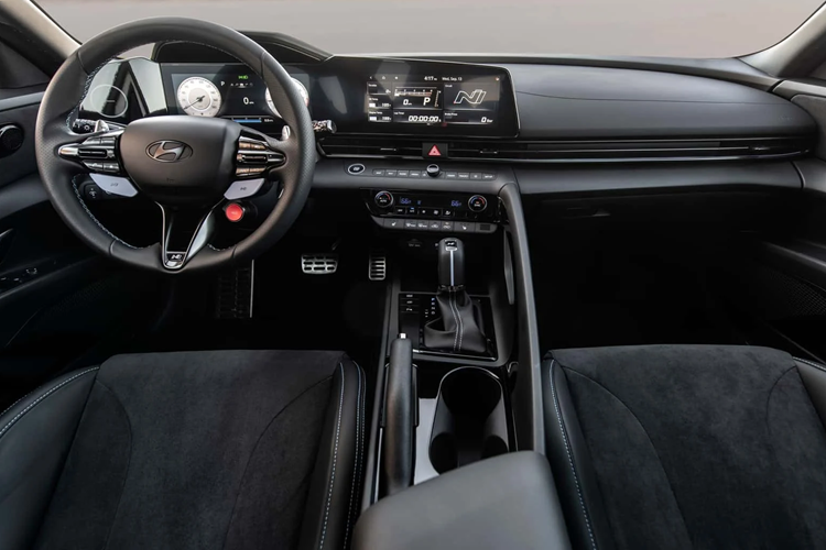 Mức giá xe Hyundai Elantra N 2024 mới vừa ra mắt tại Mỹ đã tăng thêm 835 USD (20 triệu đồng) và chạm mốc 34.850 USD (851 triệu đồng) và hiện tại xe có mặt tại đại lý và đã sẵn sàng đến tay khách hàng.